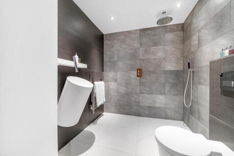 Bathroom.JPG