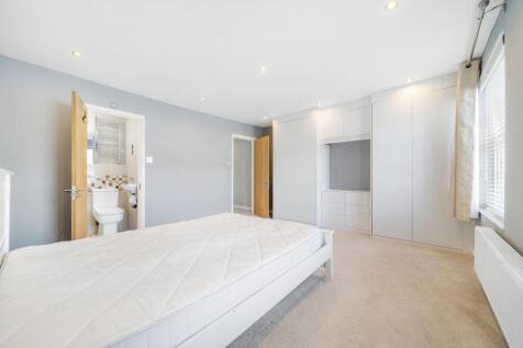 Bedroom 1 (2).jpg