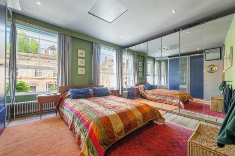 Bedroom 1.jpg