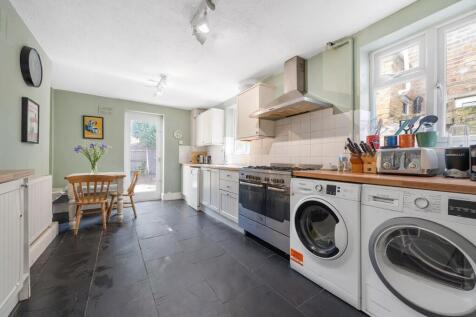 Kitchen (2).jpg