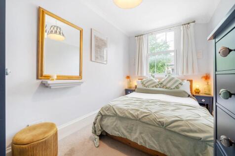 Bedroom 1.JPG