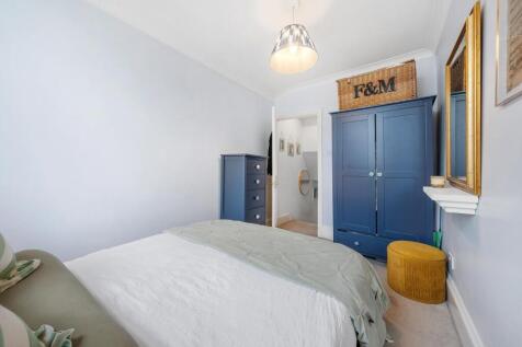 Bedroom 1 (2).JPG