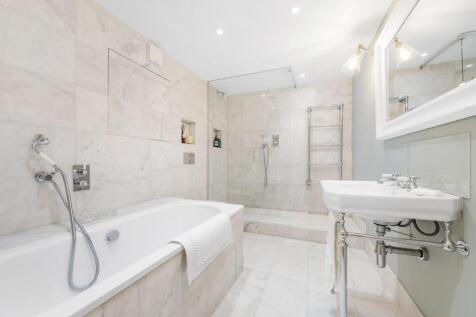 Bathroom.JPG