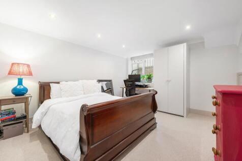 Bedroom 2 (2).JPG