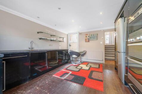 Kitchen (2).jpg
