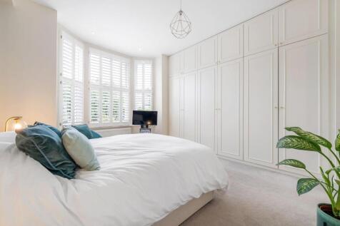 Bedroom 1 (2).JPG