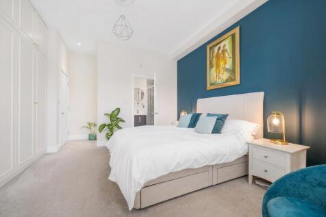 Bedroom 1 (3).JPG