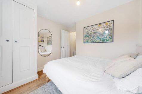 Bedroom 1 (2).JPG