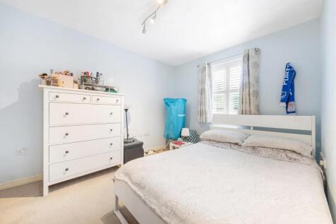 Bedroom 1.JPG