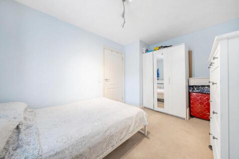 Bedroom 1 (2).JPG