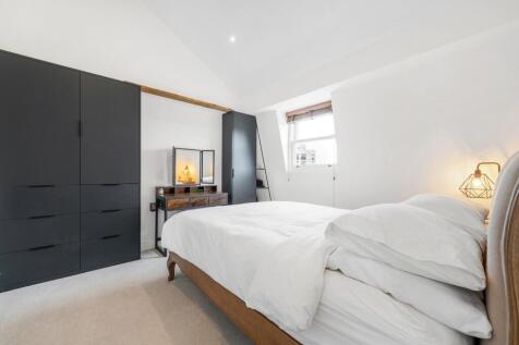 Bedroom 1.JPG