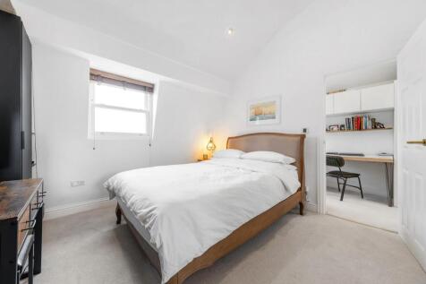 Bedroom 1 (2).JPG