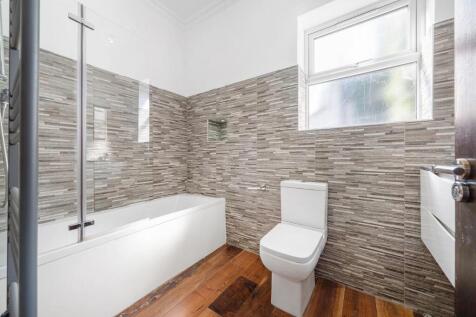 Bathroom (1).JPG