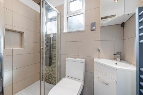 Bathroom (2).JPG