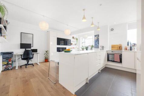 Kitchen (2).JPG