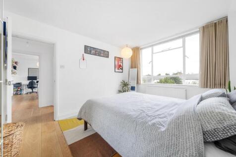 Bedroom (2).JPG