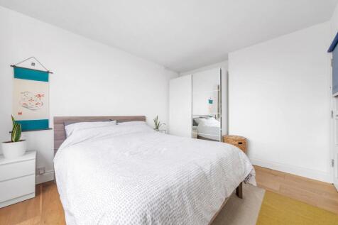 Bedroom (3).JPG