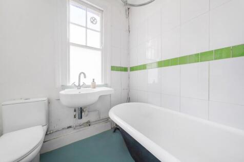 Bathroom.JPG