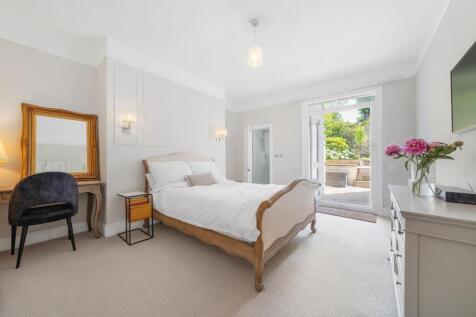 Principal bedroom
