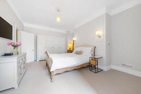 Principal bedroom