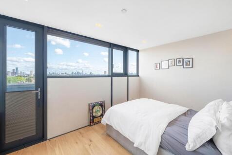 Bedroom 1 (2).JPG