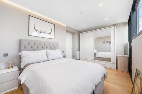 Bedroom 1 (3).JPG