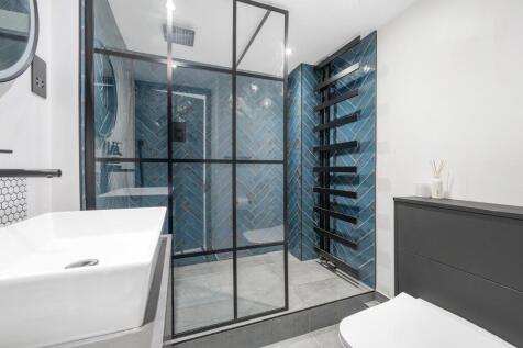 Bathroom.JPG