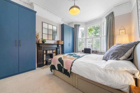 Bedroom 1.JPG