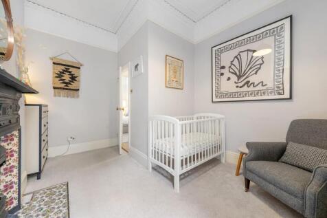 Bedroom 2 (2).JPG