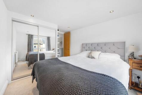 Bedroom (2).JPG
