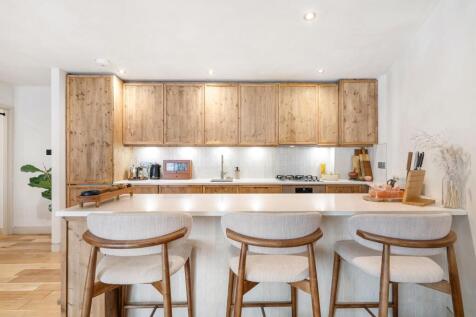 Kitchen (3).JPG