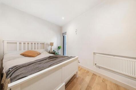 Bedroom 1.JPG