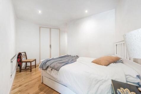 Bedroom 1 (2).JPG