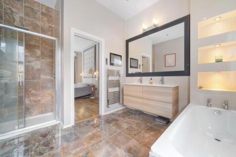 Bedroom 1 ensuite (2).jpg