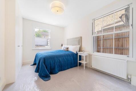 Bedroom (2).JPG