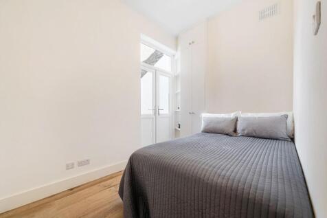 Bedroom (4).JPG