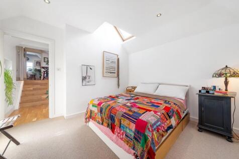 Bedroom 1 (3).JPG