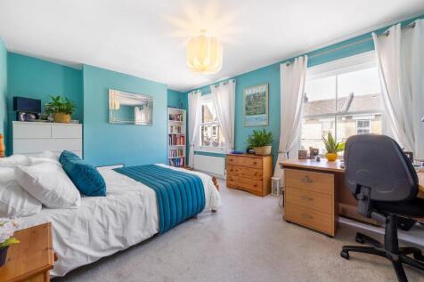 Bedroom (3).JPG