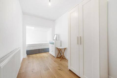 Bedroom (2).JPG