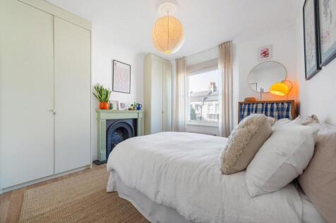 Bedroom 1.JPG