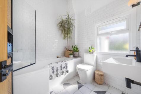 Bathroom.JPG