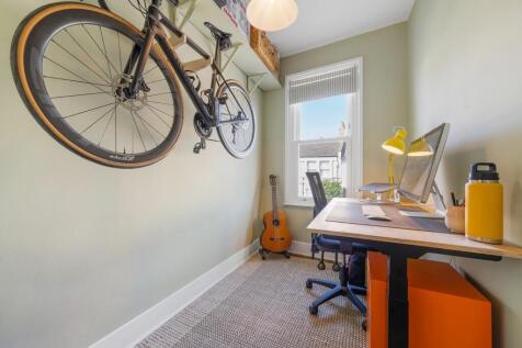 Bedroom 2.JPG