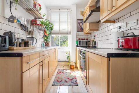 Kitchen (2).JPG