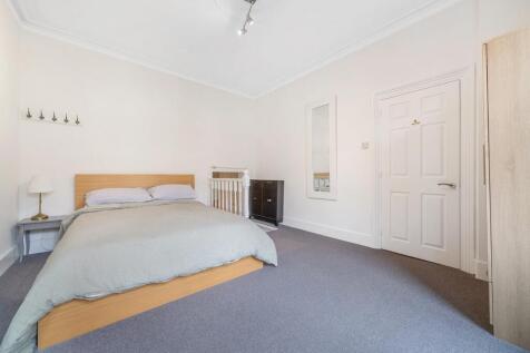 Bedroom 1.JPG