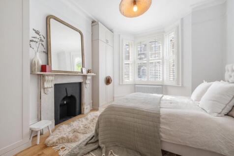 Bedroom 1.JPG