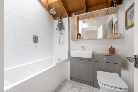 Bathroom.JPG