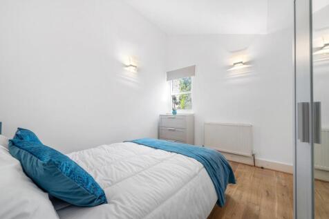 Bedroom 2 (2).JPG