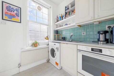 Kitchen (1).JPG