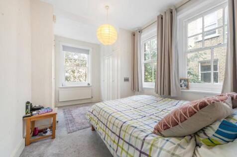 Bedroom (1).JPG