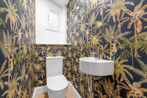 Downstairs WC.JPG